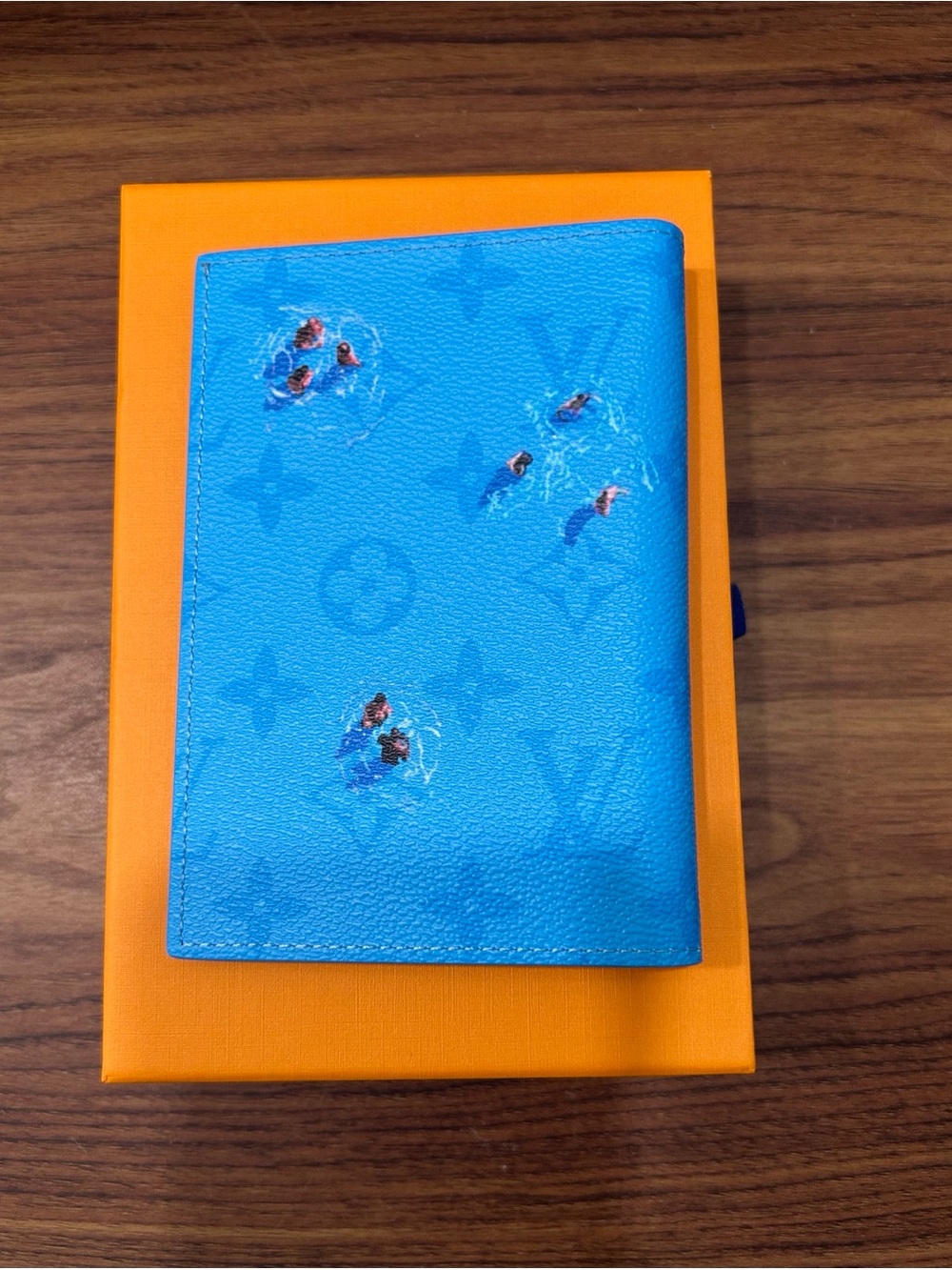 Louis Vuitton Blue Lagoon
Passport Holder - Picture 2 of 4